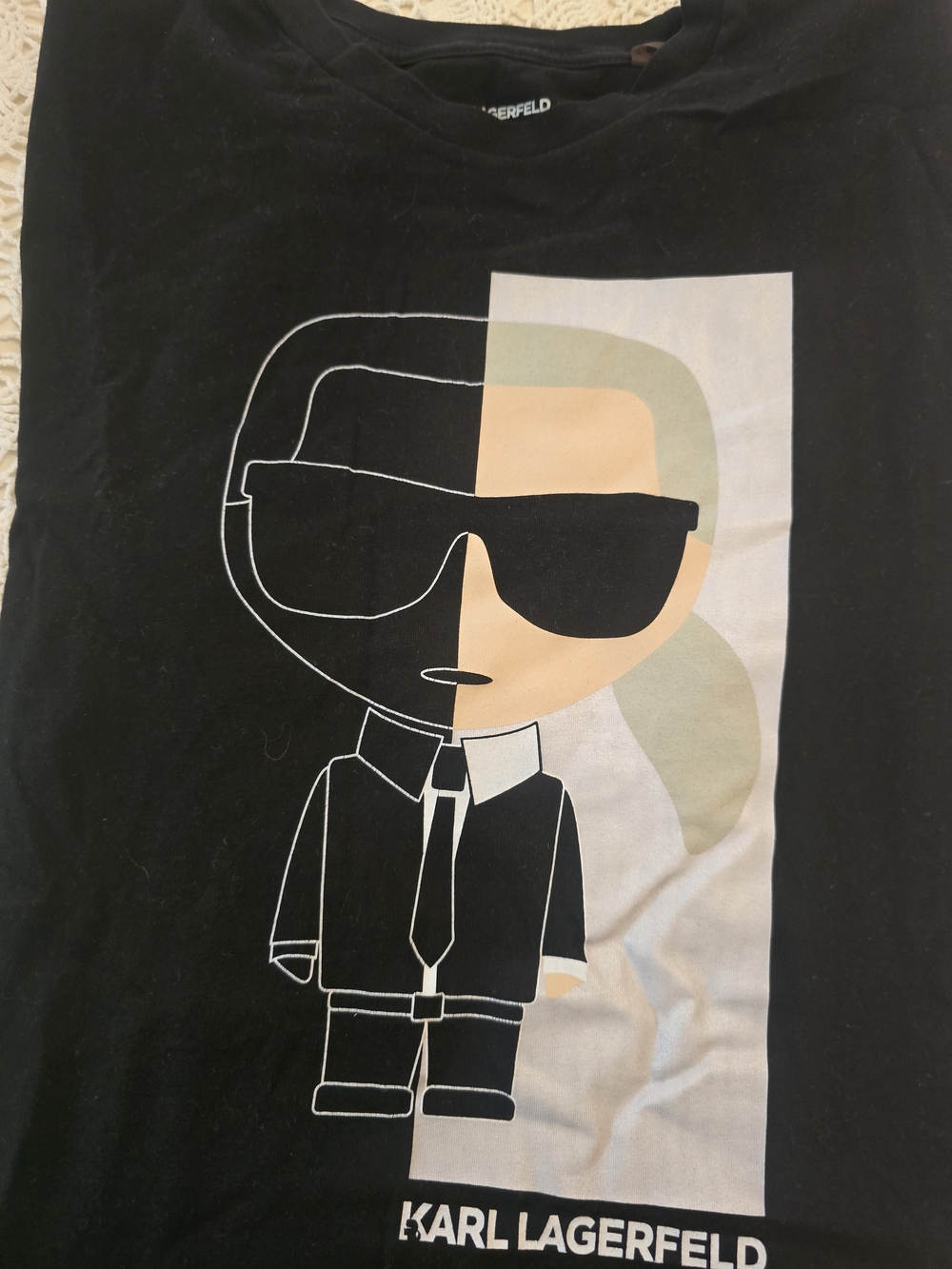 KARL LAGERFELD Men’s Black Graphic Logo Tee